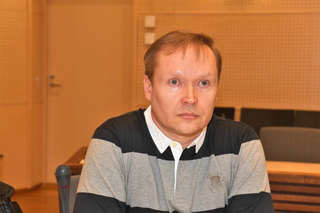Tunnettu vanki vei poliisit oikeuteen: Syyllistyikö poliisi laittomaan salakuunteluun?