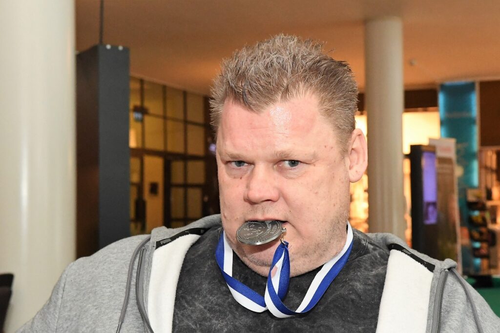 Elinkautisestaan vapautuva ex-jengipomo Lauri Johansson on nyt SM-hopeamitalisti