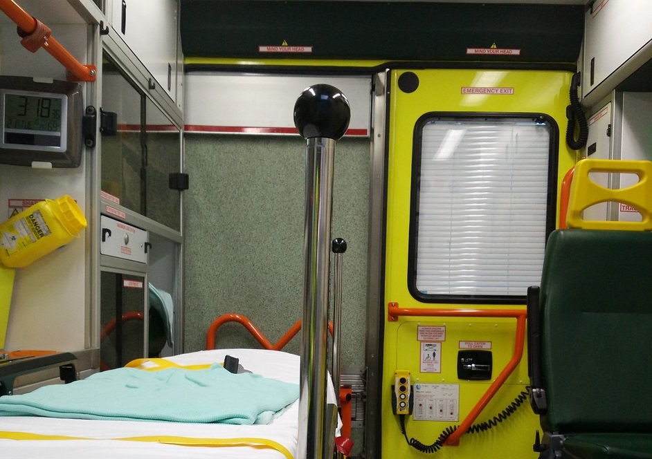 Ambulanssikuski raiskasi potilaan ja ahdisteli toista naista ambulanssissa!