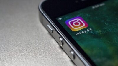 19v nainen tehtaili 30 tekaistua Instagram-tiliä ja yritti saada exänsä vankilaan – sai itse linnatuomion