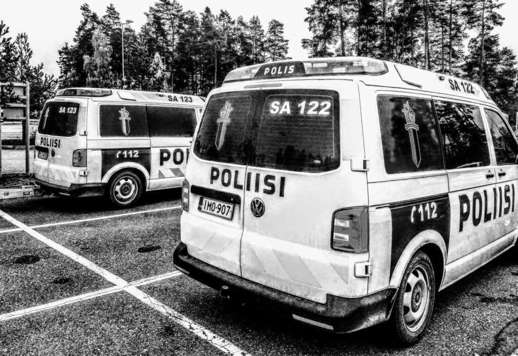 Poliisi meni inarilaiskotiin – molemmat asukkaat löytyivät kuolleina