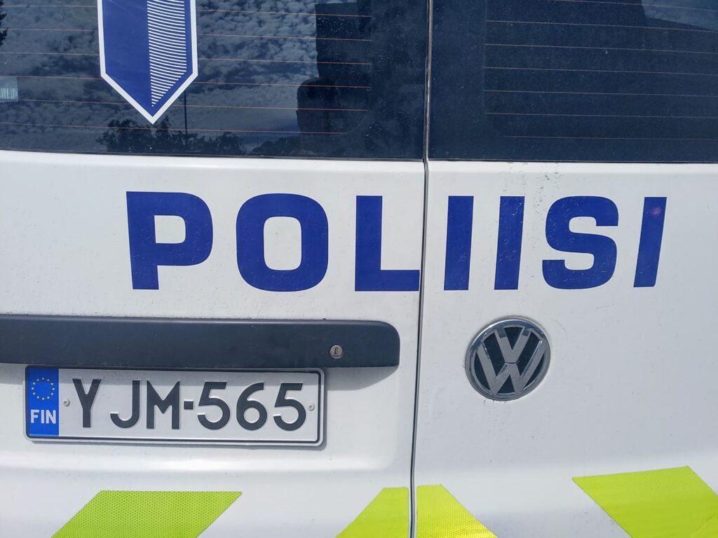 Helsingin Pohjoisesplanadilla törmäillyt mies huusi yhtä ja samaa sanaa kymmeniä kertoja