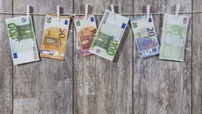 Nainen onnistui huijaamaan tukia yhteiskunnalta 700 000 euron edestä