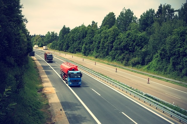 Kaksi rekkaa ja kuorma-auto kolaroivat Siilinjärvellä