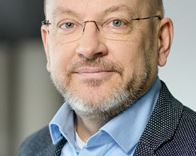 Markku Fredman on kirjoittanut kirjan Rikosasianajajan käsikirja.