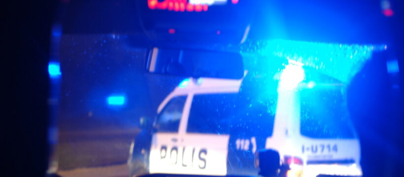 15-vuotias tyttö löytyi kuolleena rappukäytävästä – poliisi tutkii useita vakavia rikoksia