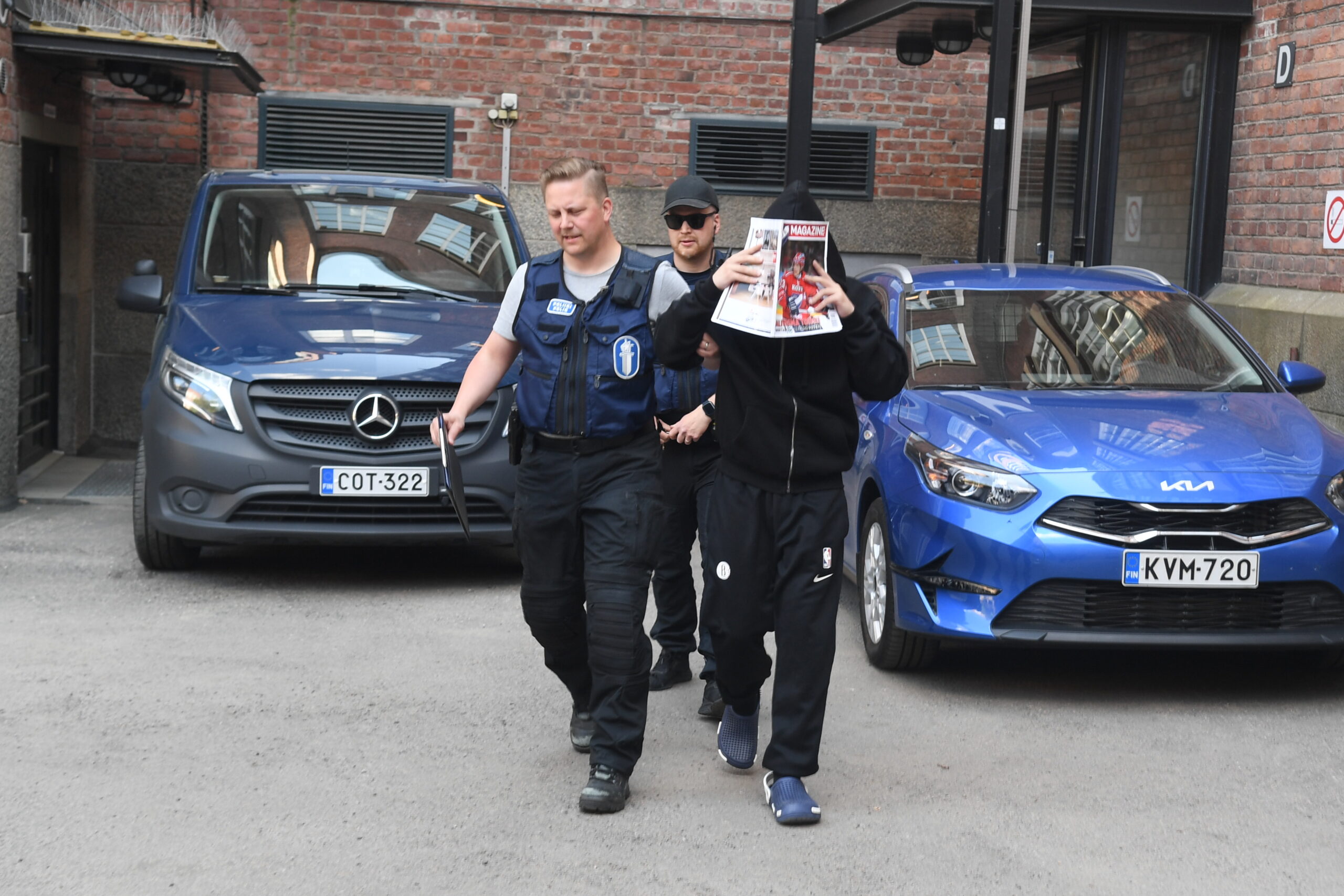 Valkeakosken teinitaposta vangittu 18-vuotias Tuomas kompuroi käräjäsalissa