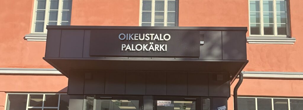 Lääkäriä syytetään puolisonsa murhan yrityksestä