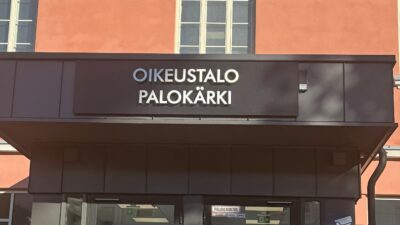 Lääkäriä syytetään puolisonsa murhan yrityksestä